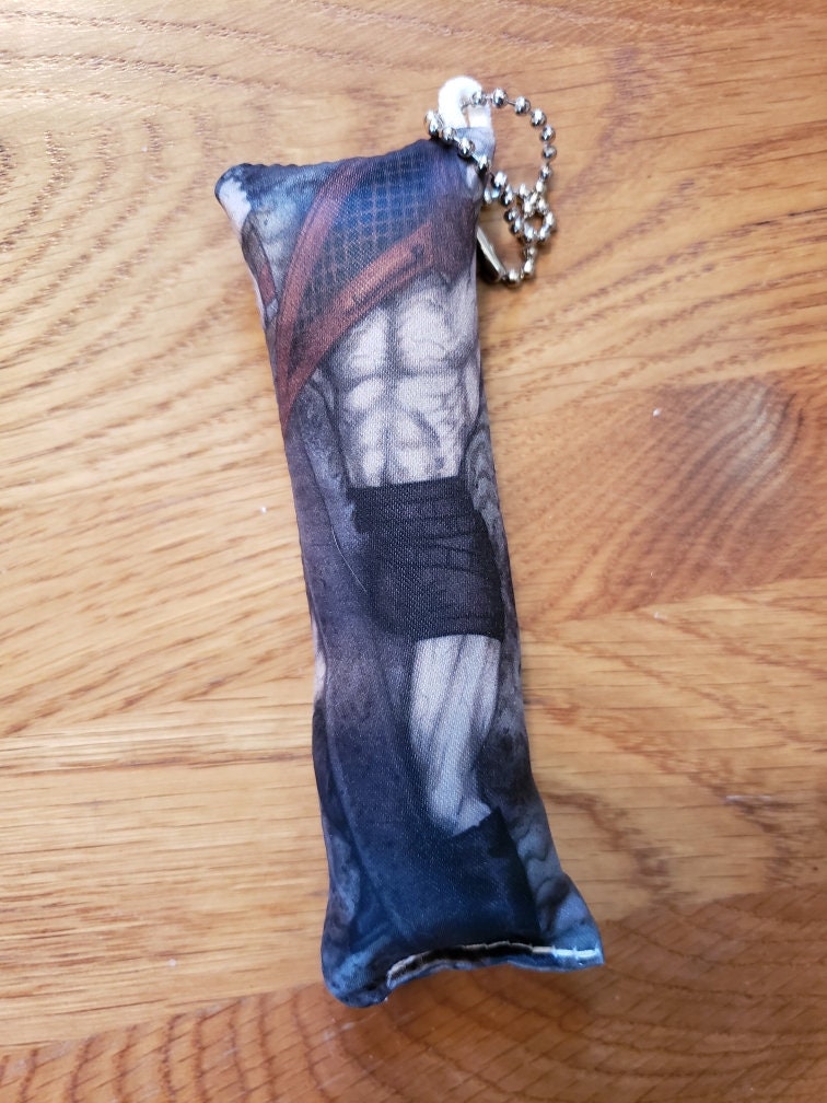 MINI PYRAMID HEAD